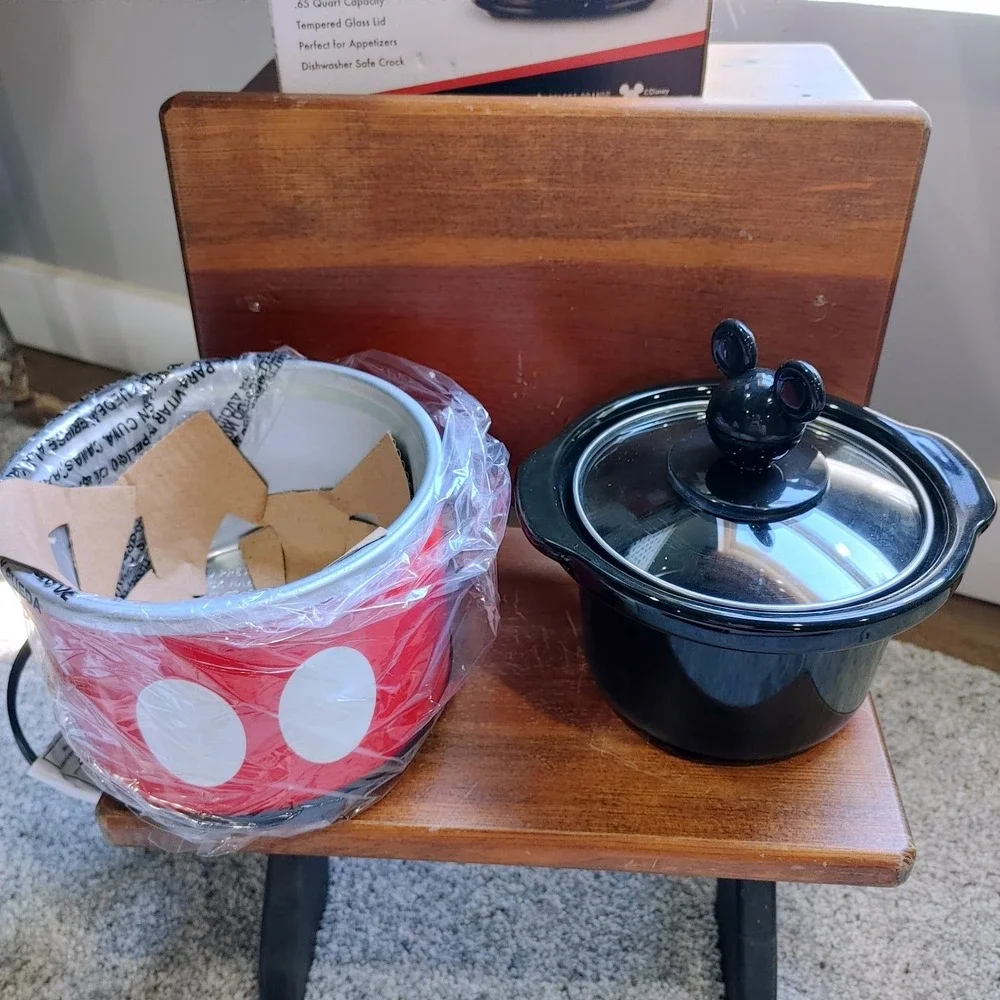 Disney Mickey Mouse Mini Slow Cooker .65 Quart Red Black DCM-065 Select Brands